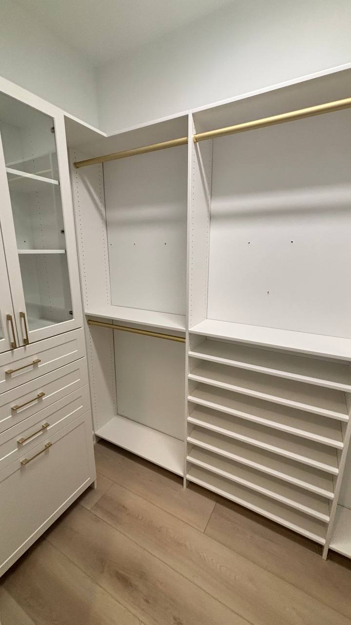 Luxury Closet Features
