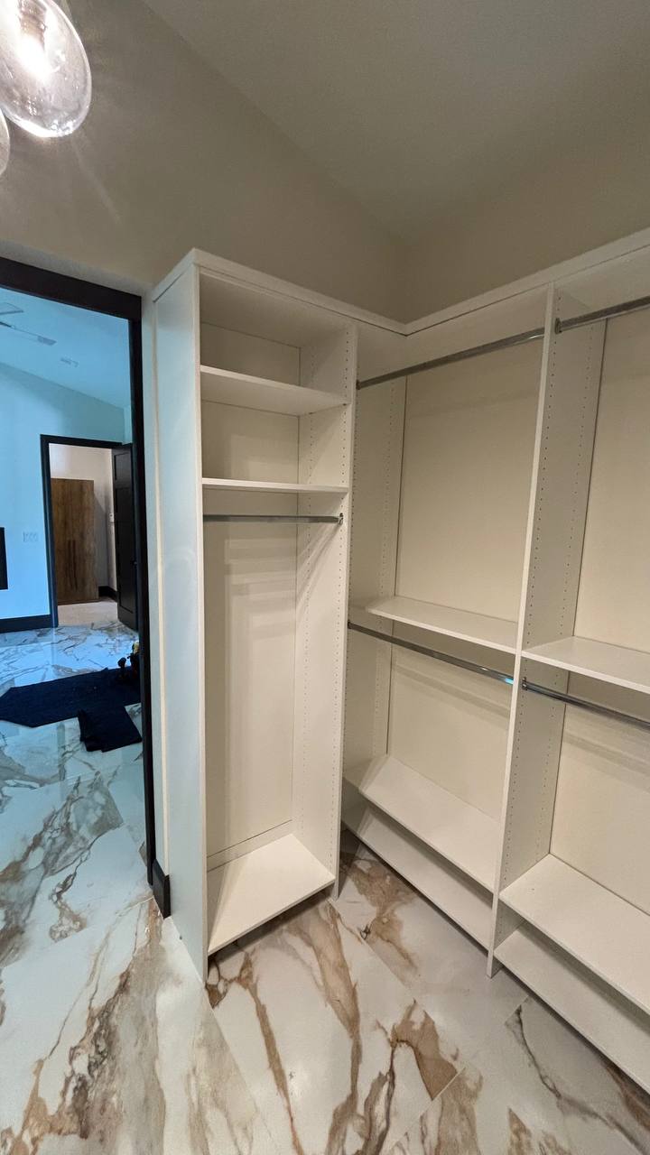 Modern Closet Layout