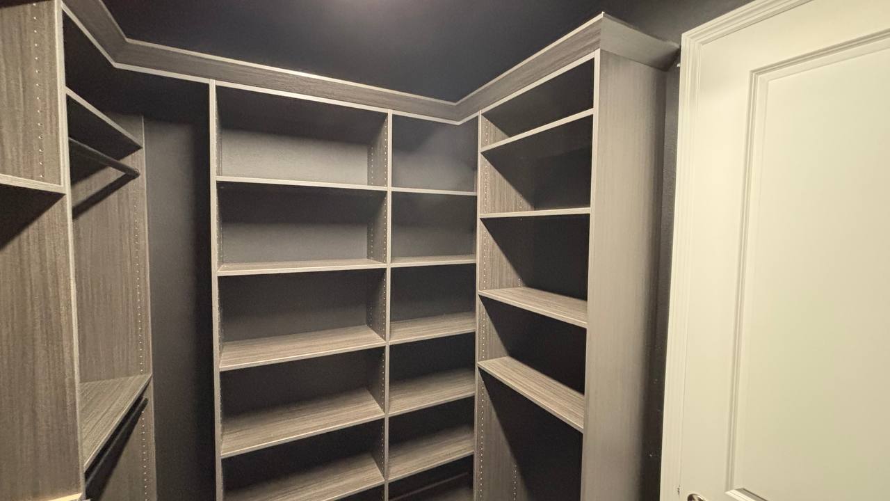 Modern Closet Layout