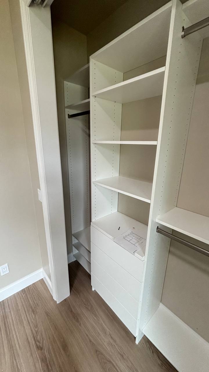 Custom Closet Features